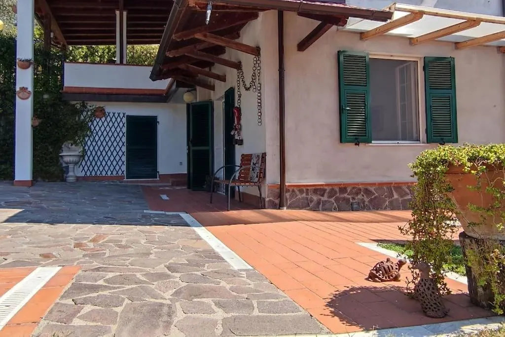 Casa Rosi, In Campagna, Relax Tra Mare E Montagna Apartment Giucano